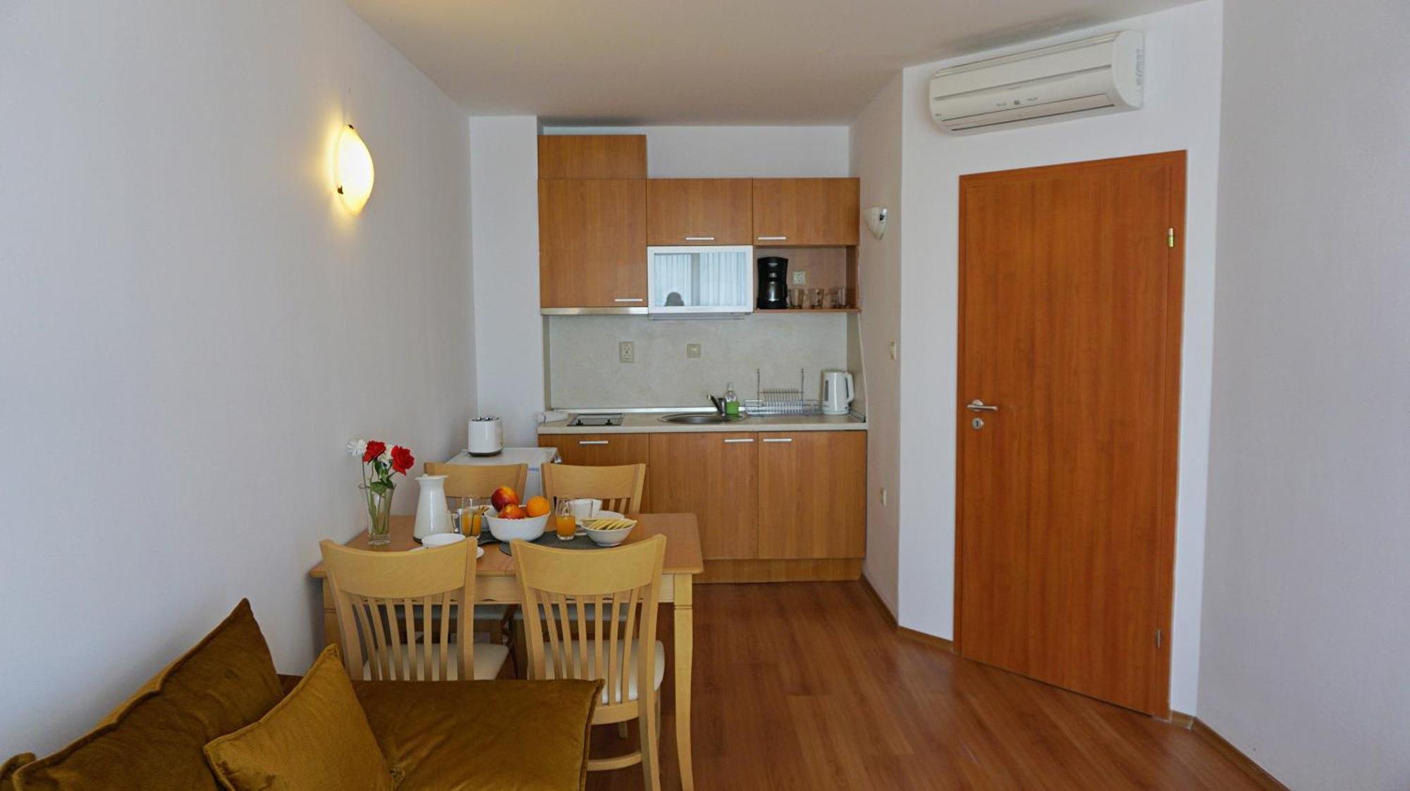 Apartments Sirena - First line - Апартаменти Сирена - Първа линия Золотые Пески Экстерьер фото